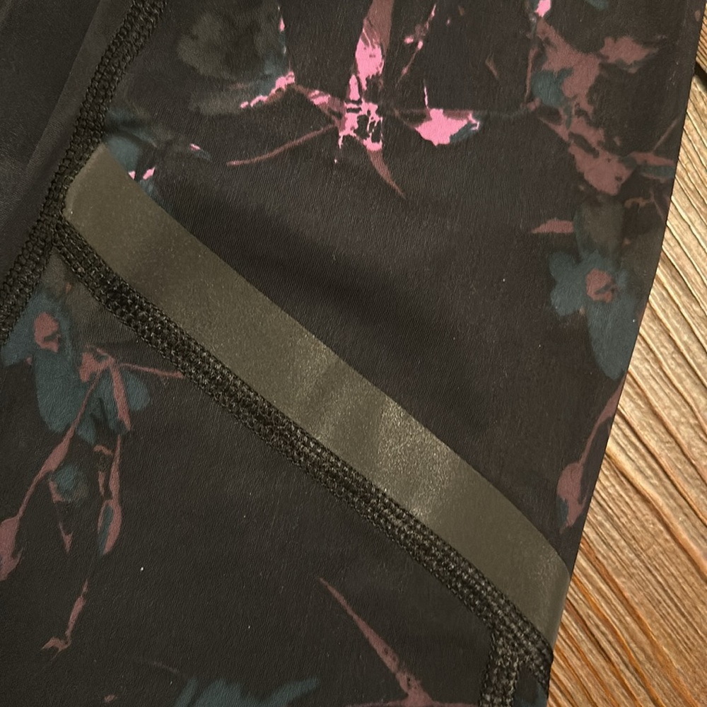 Sweaty Betty The Zero Gravity 7/8 Inch Legging - Picture 5 of 8